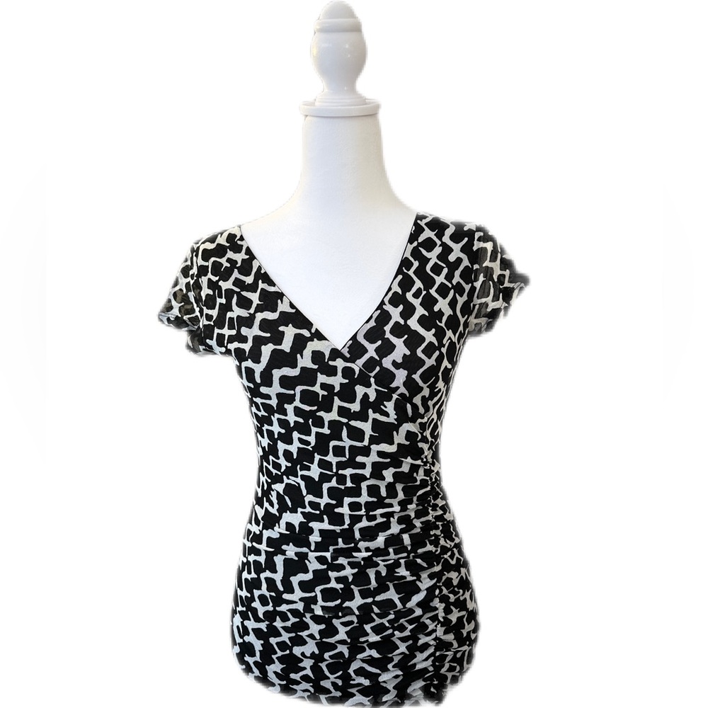 New York & Company Black and White Geo Print Top